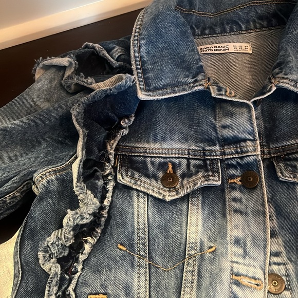 Worn once. Zara basic ruffle jean jacket - Picture 5 of 6
